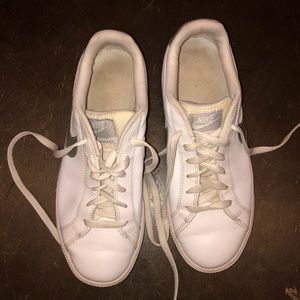 White and silver Nike Court Majestic’s